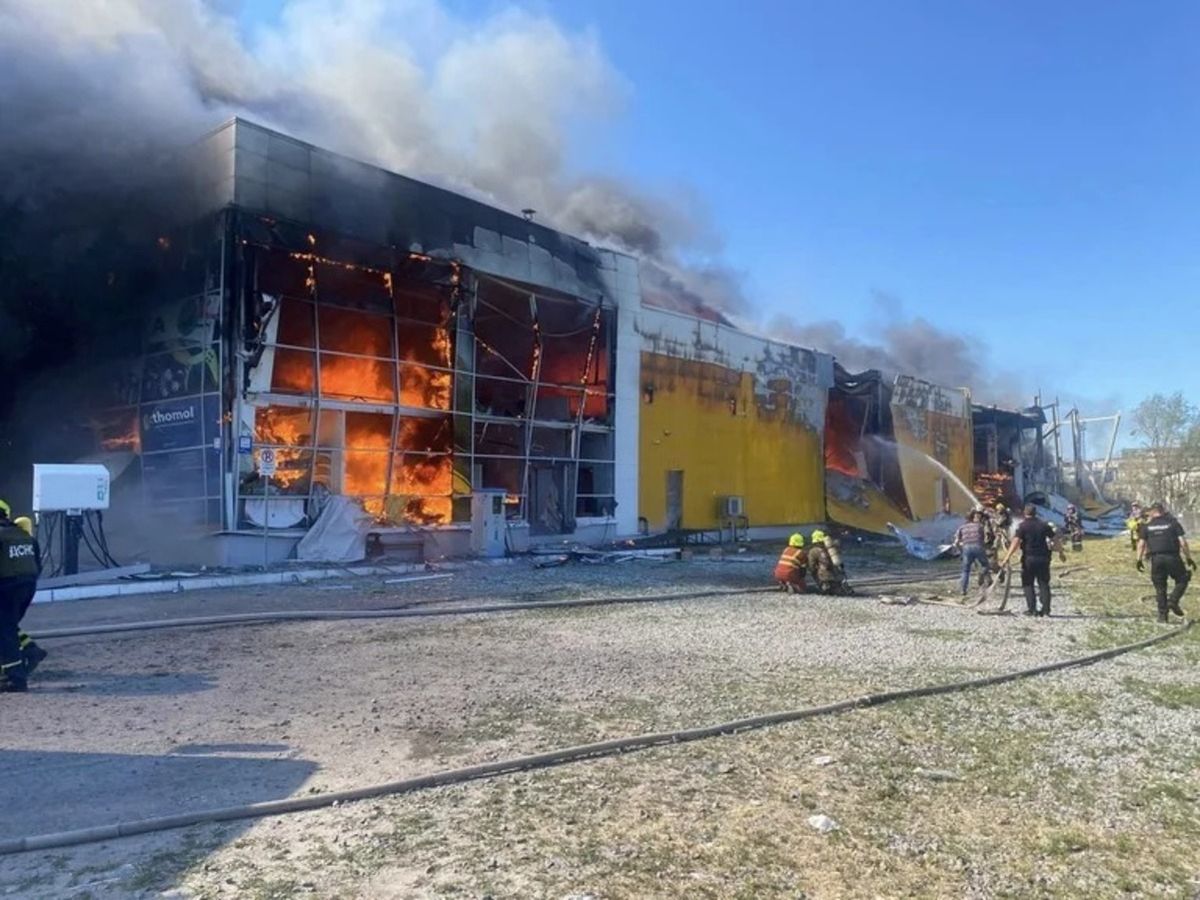 Rusia bombardeó un shopping en Ucrania: 10 muertos y 40 heridos