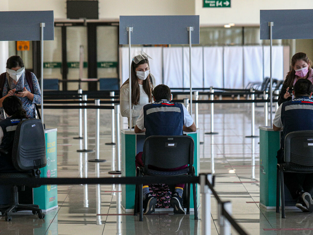 La OMS pide levantar las restricciones en vuelos internacionales