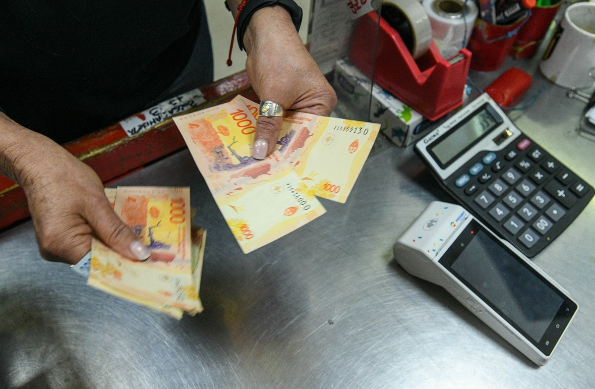 Uno de cada dos argentinos afirma que no le sobra dinero luego de pagar sus gastos.  