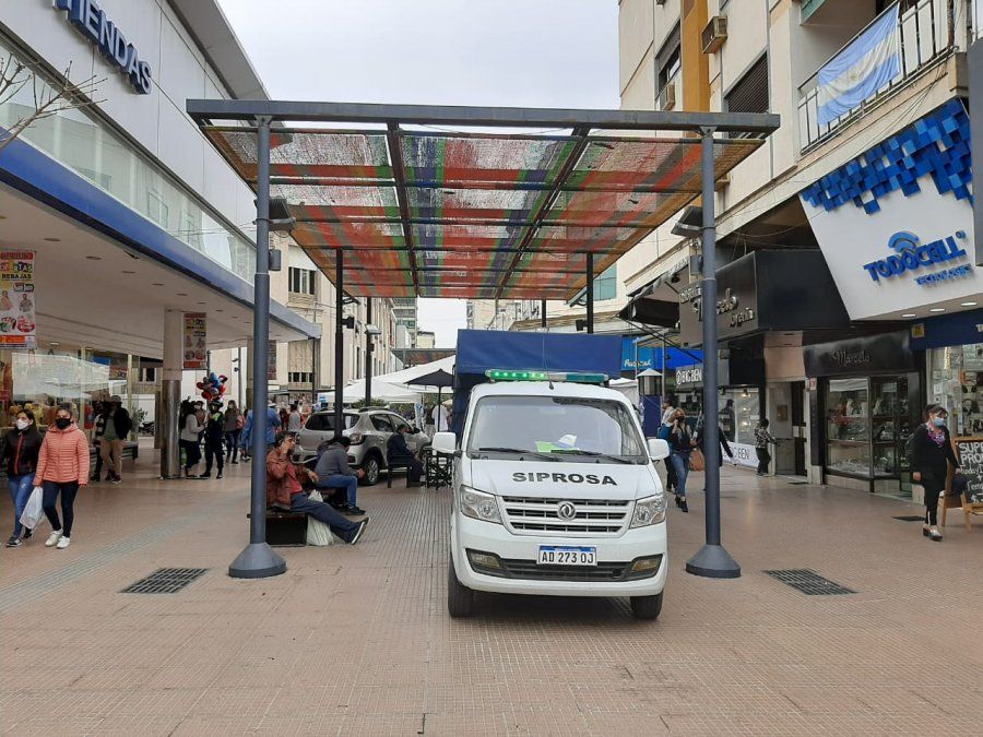 El comercio vuelve al horario de atención cortado.