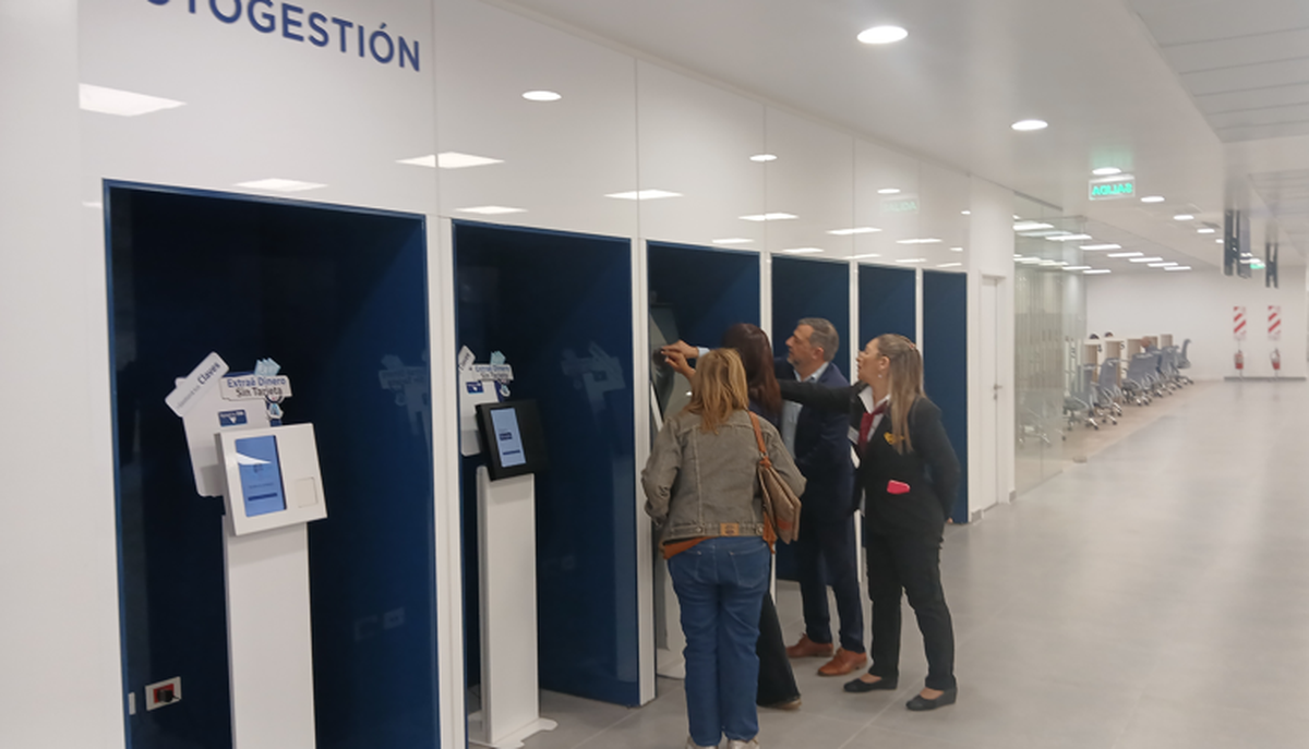 Banco Macro inauguró el Centro Unico de Pagos de San Martín 859. Banco Macro inauguró el Centro Unico de Pagos de San Martín 859.