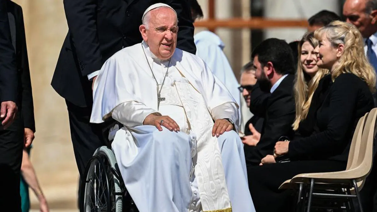 El papa Francisco fue operado sin complicaciones