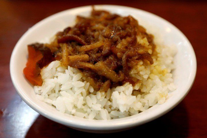 Investigadores aconsejan comer más arroz para frenar la obesidad