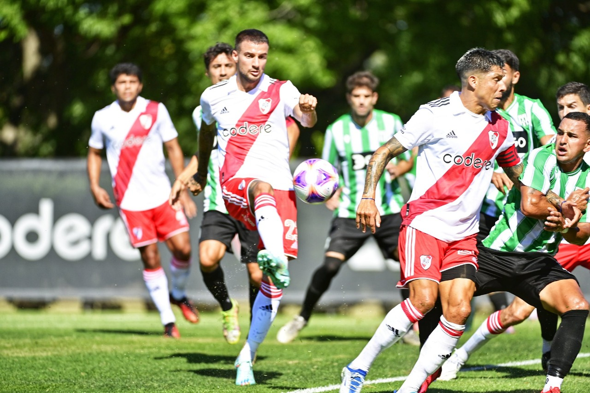 Racing empató ante Racing de Montevideo, por un amistoso: penal