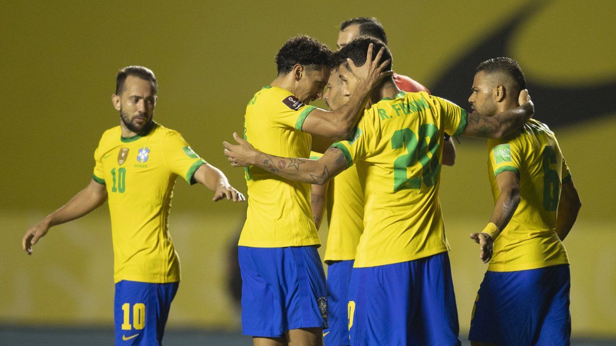 A Brasil le alcanzó un 1-0 a Venezuela para ser líder