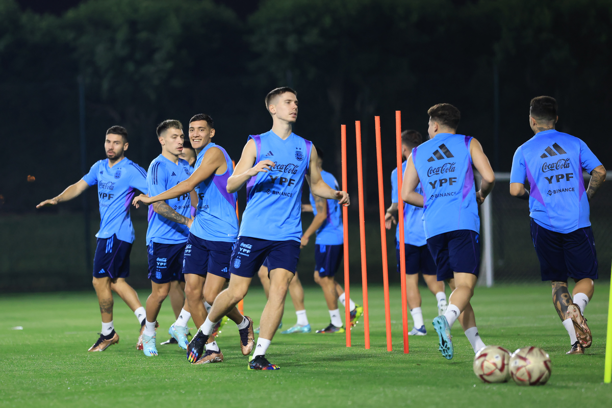 Lionel Scaloni define los 11 titulares para jugar la final del Mundial Qatar 2022 ante Francia.