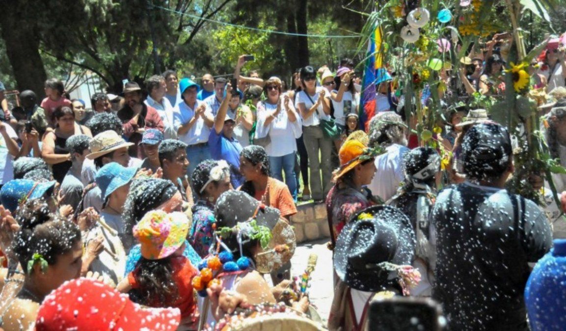 Tucumanos y turistas se preparan para vivir un febrero especial en los valles.
