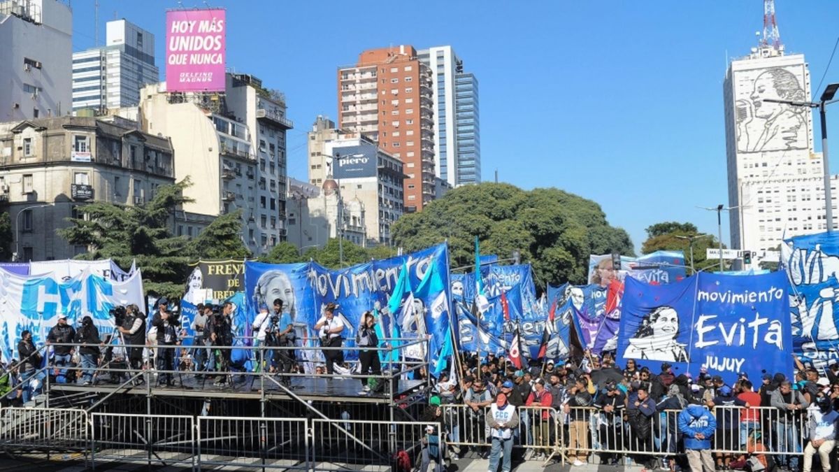 Marcha de trabajadores por el 1 de mayo. Foto: Osvaldo Fantón.