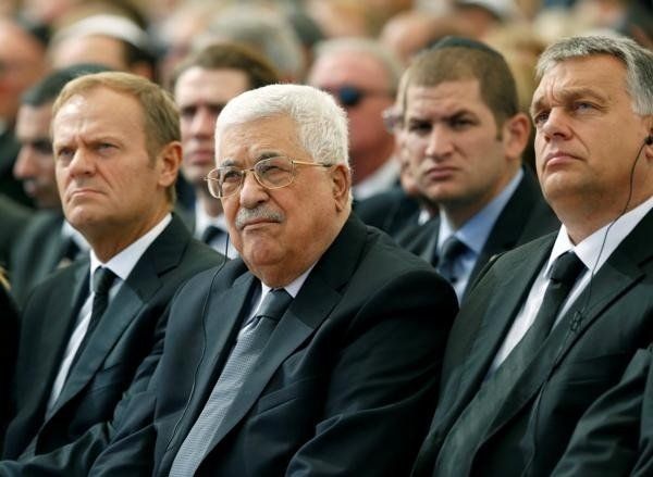 El presidente de Palestina fue el único líder árabe en participar del funeral de Shimon Peres