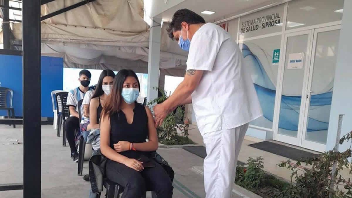 Argentina, cerca de vacunar al 50% del país con dos dosis