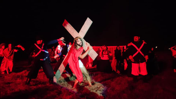 En Las Talitas se exhibe la obra Vida y Pasión de Cristo Gaucho