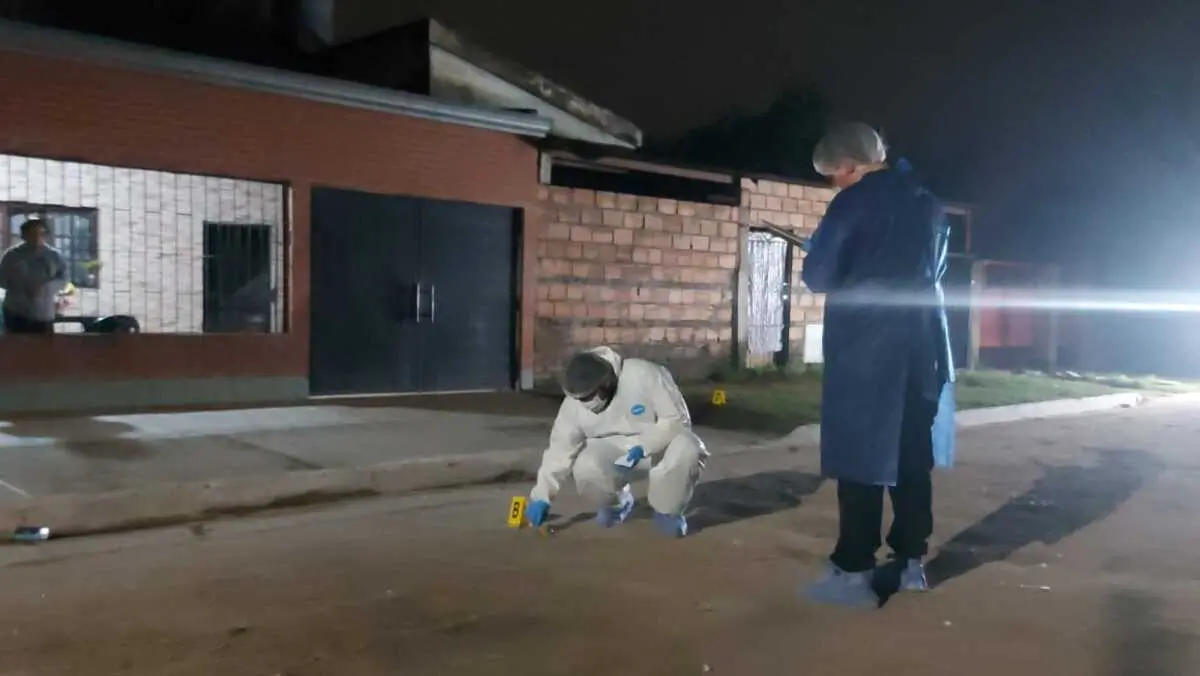 Detienen a un joven acusado de matar a un hombre y herir a una mujer.