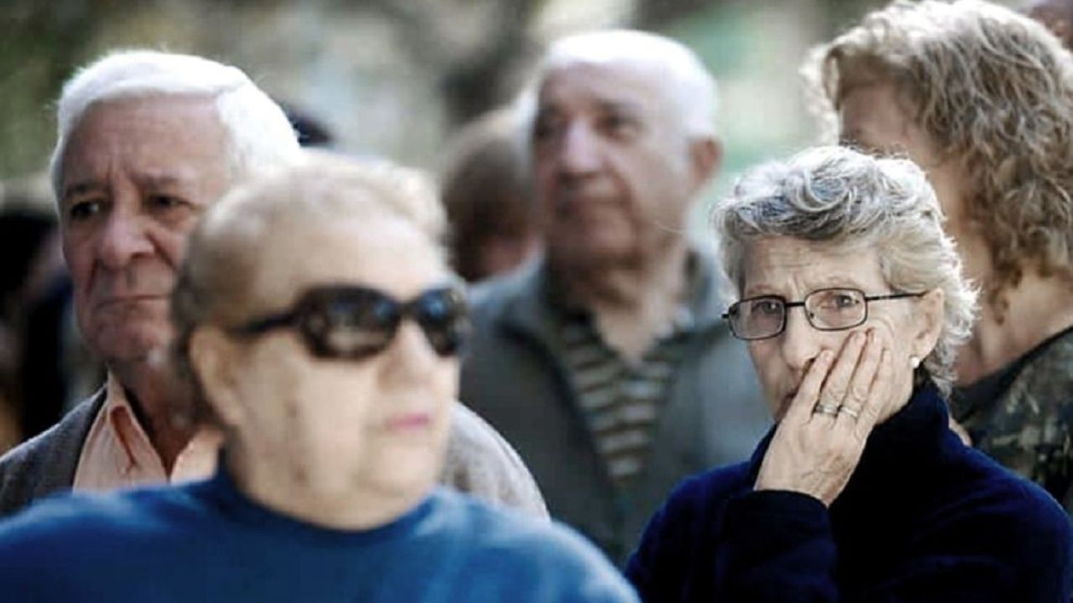 Jubilaciones y pensiones: el poder adquisitivo es más bajo que tras las crisis de 2001