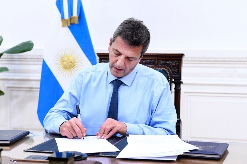 Sergio Massa presentó en el Congreso el proyecto del gobierno que busca convertir planes sociales en empleo.