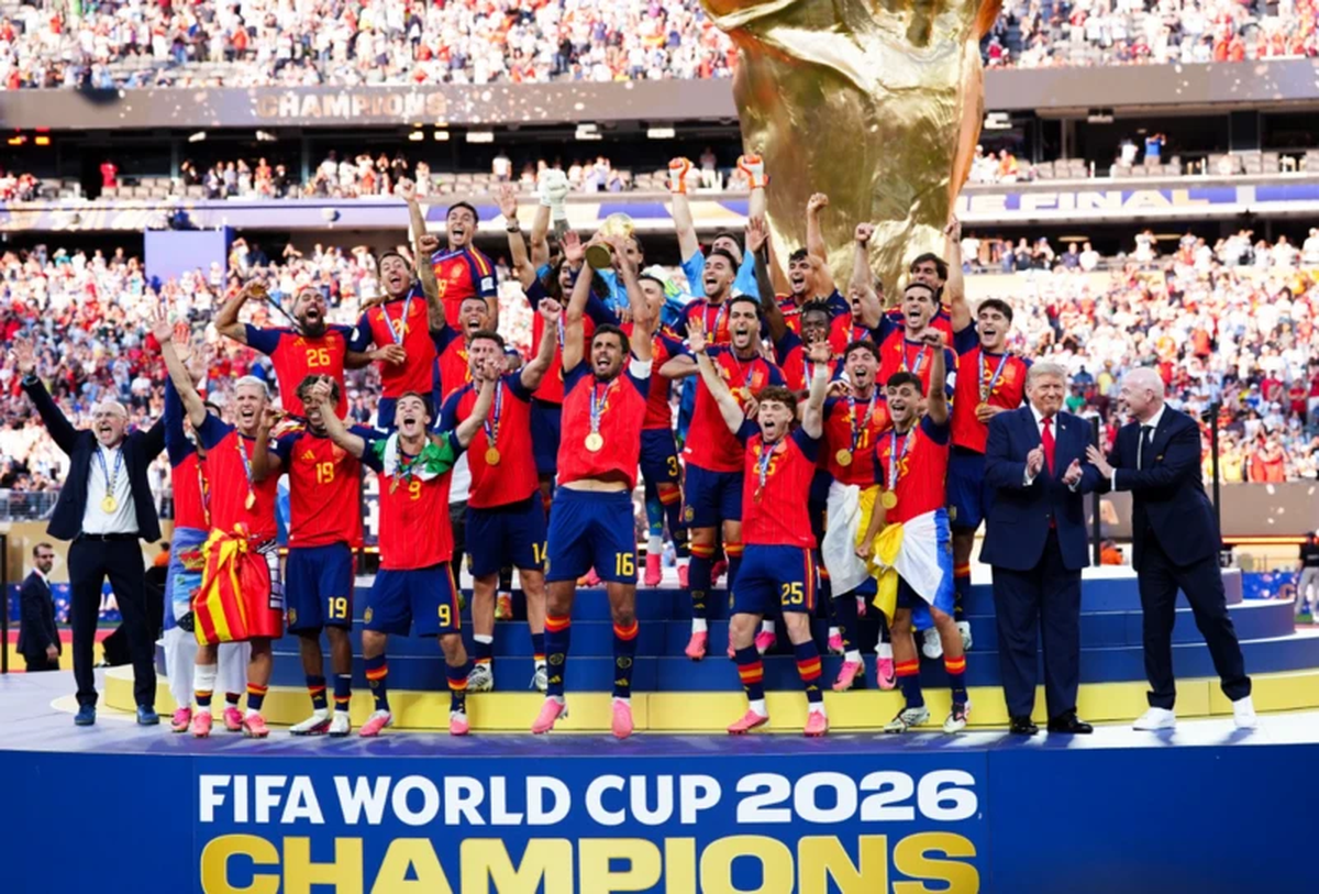 España celebra su segunda estrella: la prensa la consagra como una selección histórica