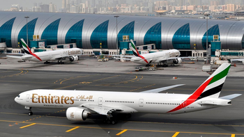 Aeropuerto de Dubái reanuda parcialmente sus operaciones