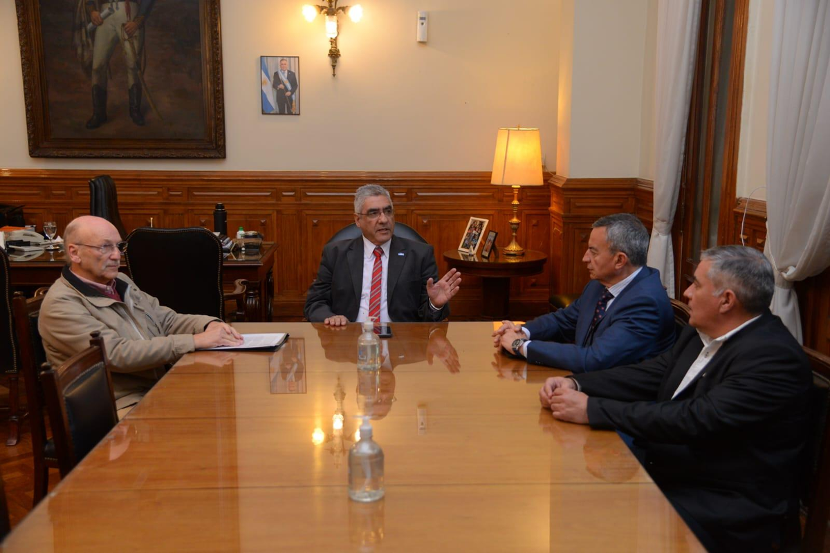 Abad encabezó una reunión para analizar el impacto de las heladas. 