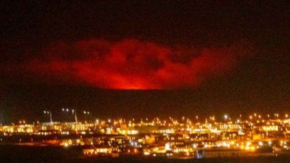 Islandia: Un volcán entró en erupción