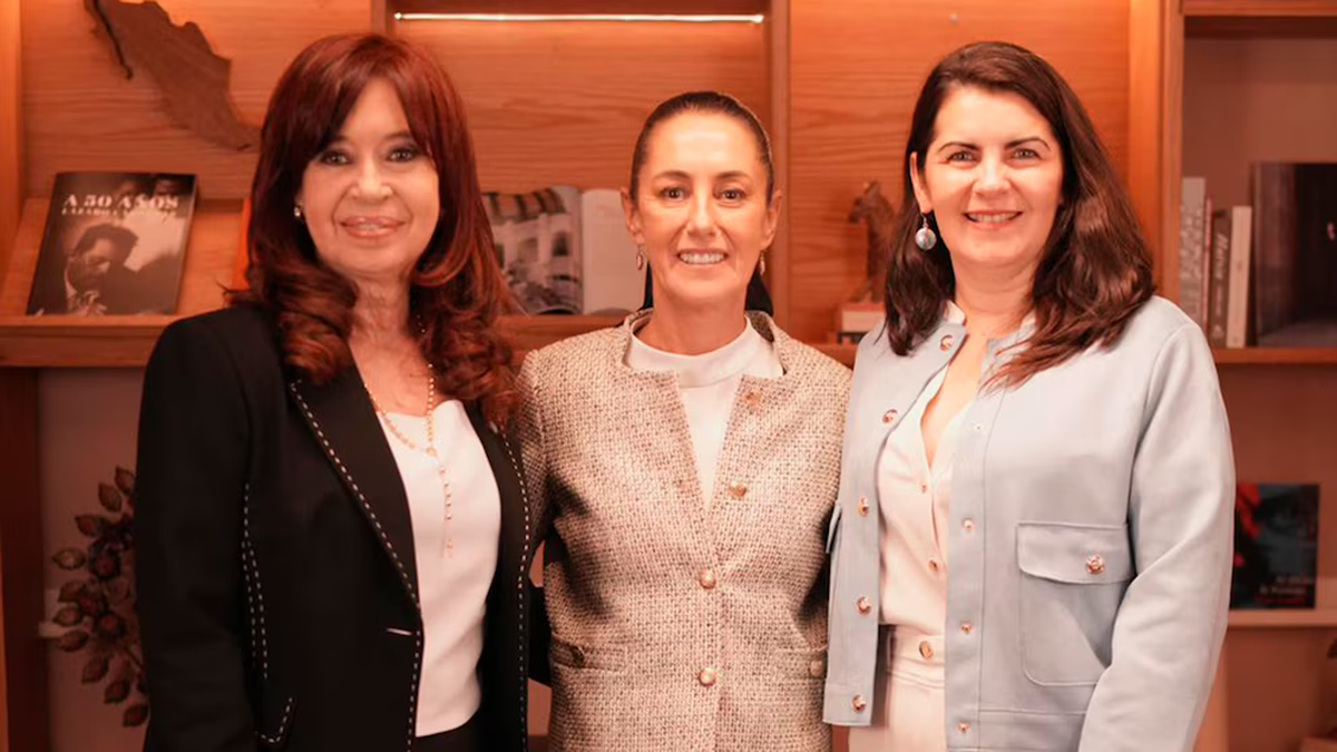 Cristina Kirchner, Claudia Scheinbaum y Mariel Fernández. (Foto: Infobae) Cristina Kirchner, Claudia Scheinbaum y Mariel Fernández. (Foto: Infobae)