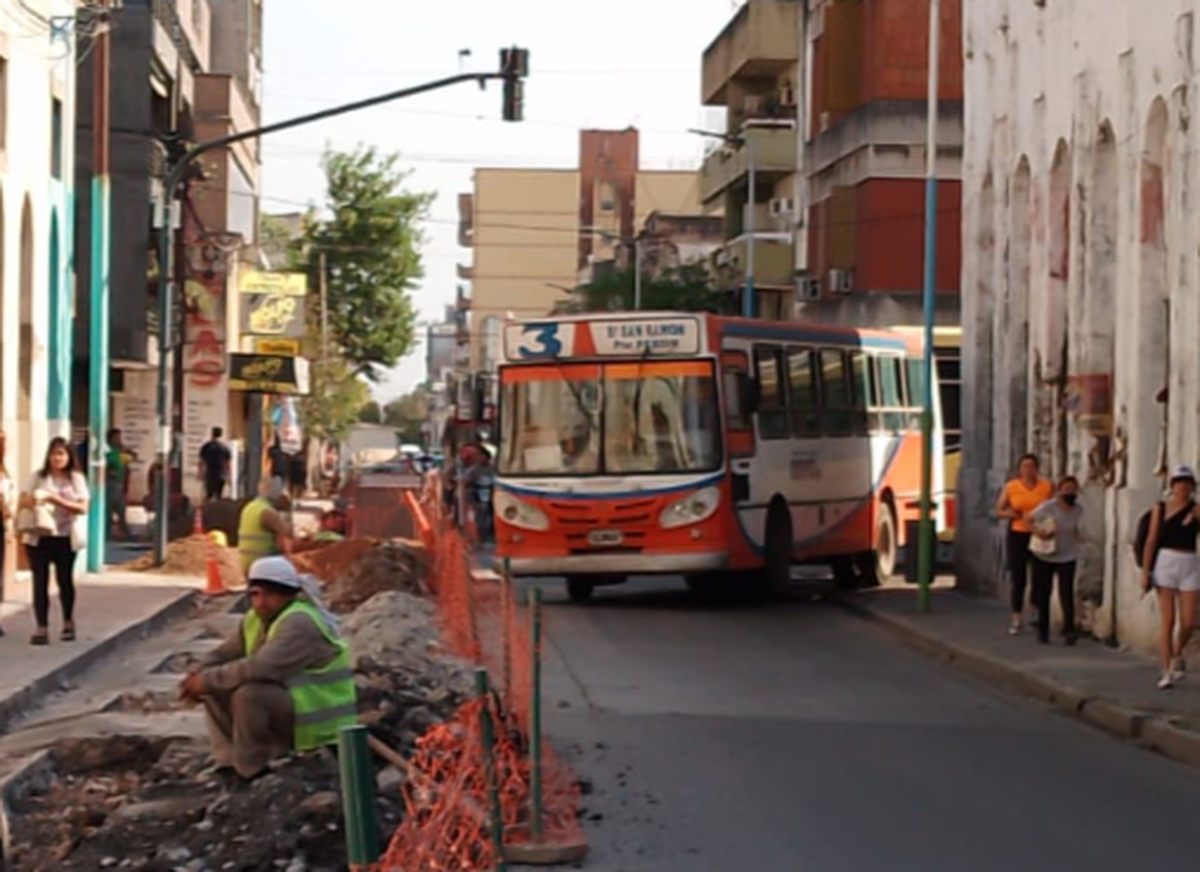 Desvío de colectivos por una obra en calle Entre Ríos