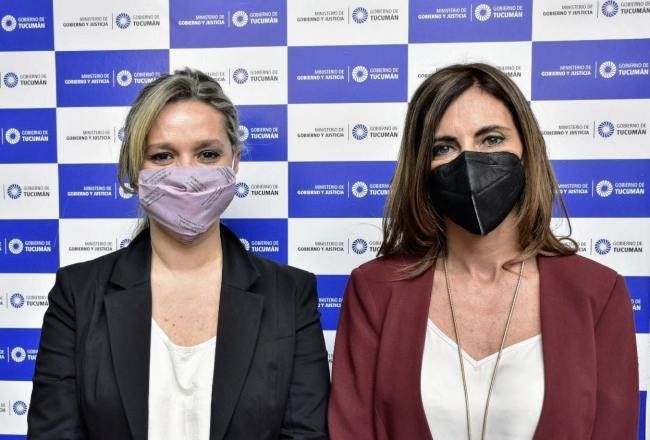 Carolina Vargas Aignasse y Carolina Bidegorry anunciaron la llegada del camión fábrica del Registro Civil. 