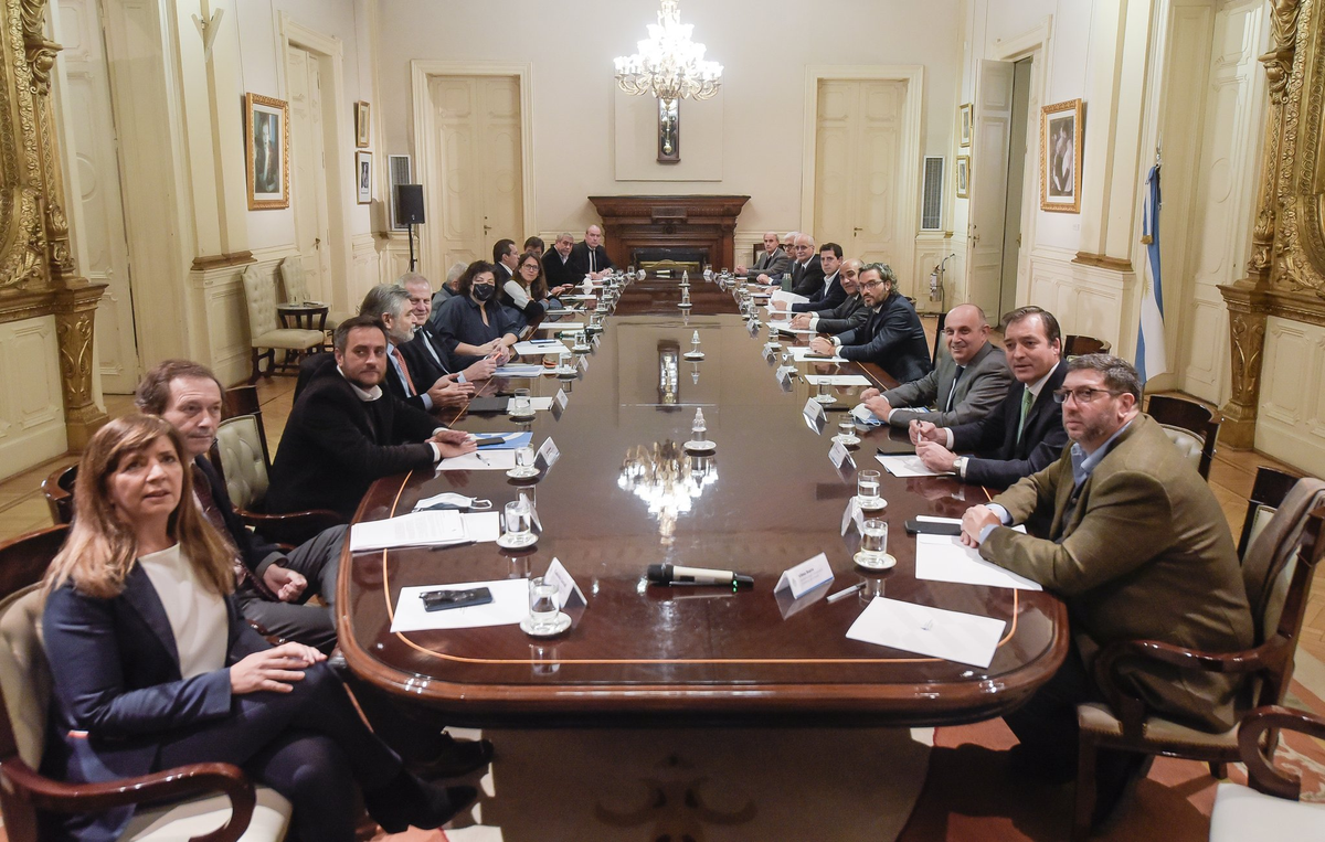 Juan Manzur encabezó una nueva reunión de Gabinete