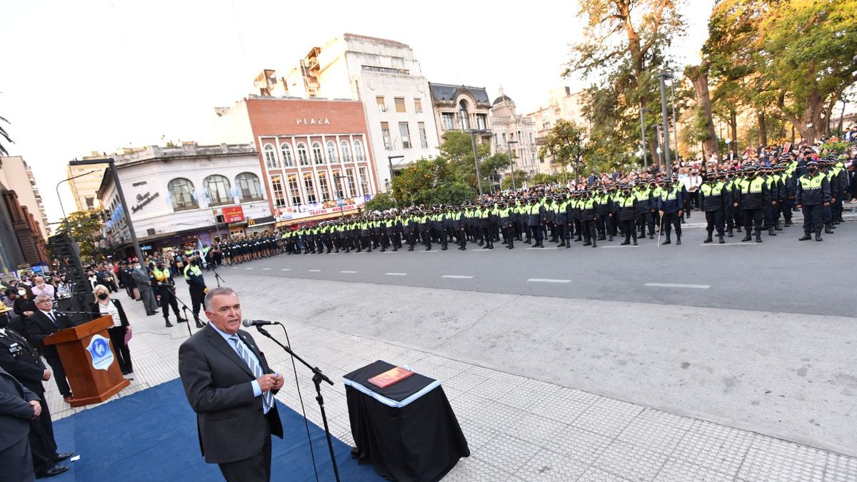 Osvaldo Jaldo encabezó la jura de 415 nuevos agentes de la Policía