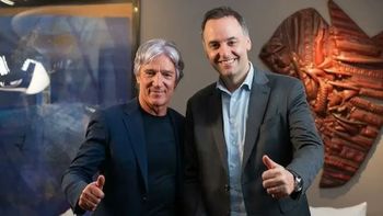 Solicitan relevar los viajes de Manuel Adorni desde 2023