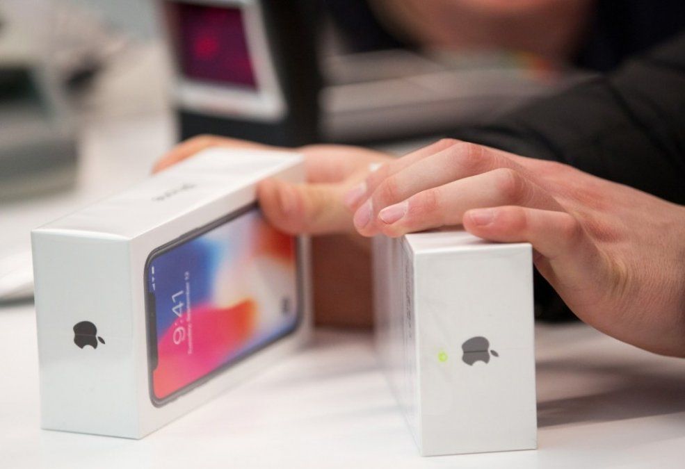 Apple vuelve a fabricar un teléfono que había dejado en el olvido