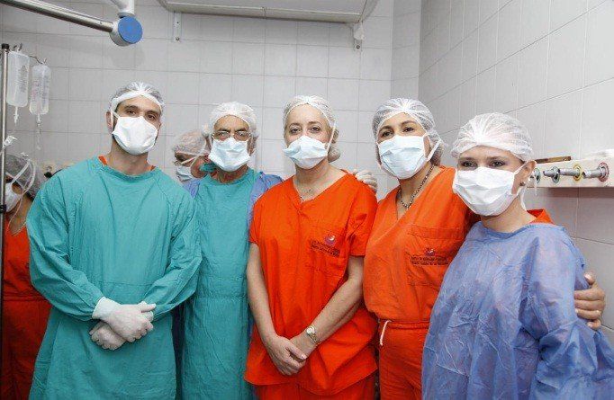 Una cirugía inédita en la provincia permitió salvar un embarazo gemelar