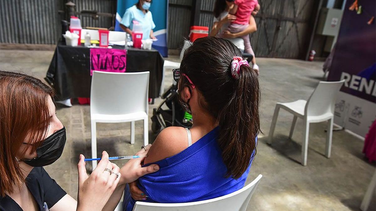 Vacunar a niños para garantizar presencialidad en escuelas