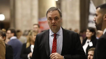 Adorni deberá responder más de 4.800 preguntas en Diputados