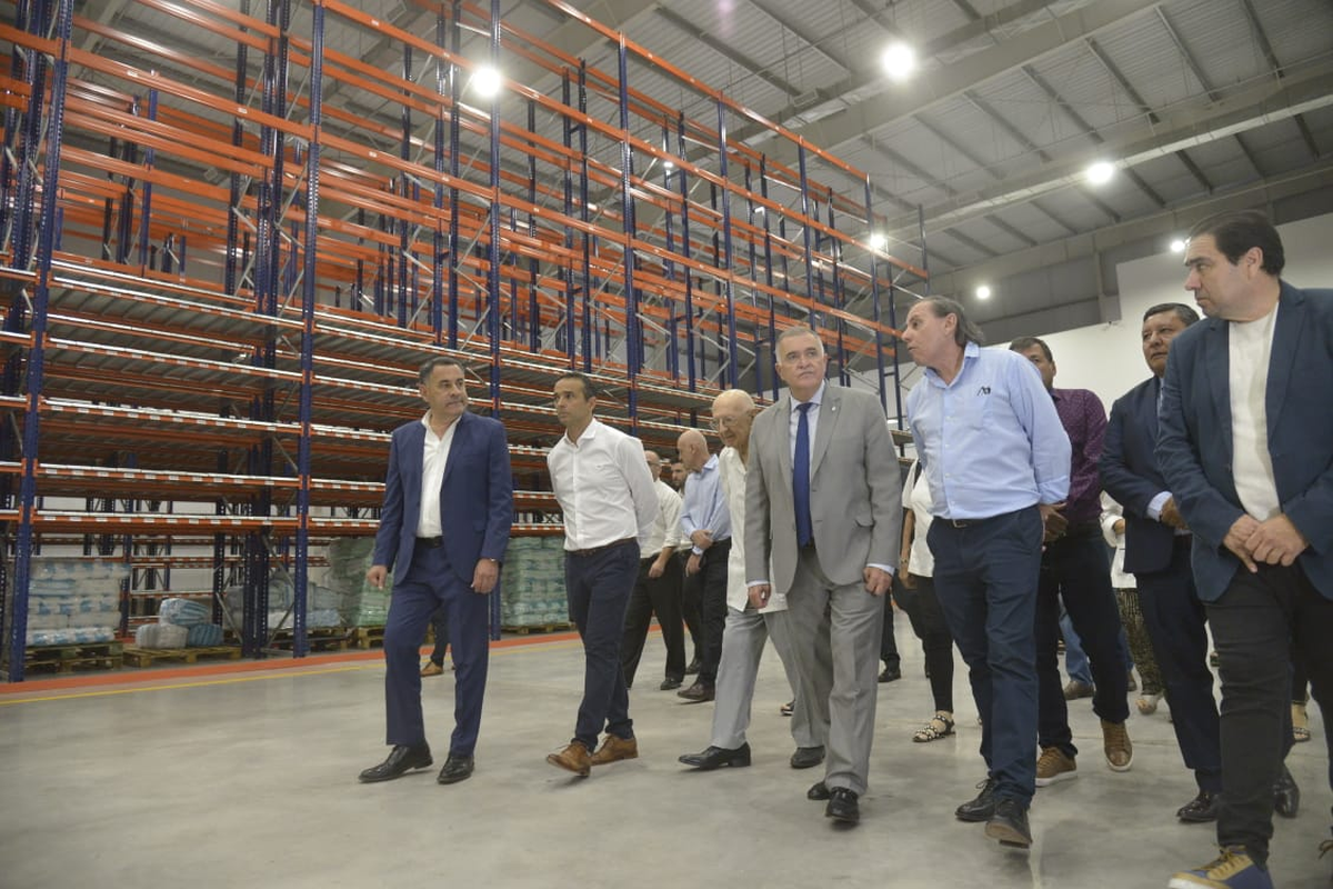 El gobernador Osvaldo Jaldo visit&oacute; la obra del nuevo dep&oacute;sito de la droguer&iacute;a Cofaral.