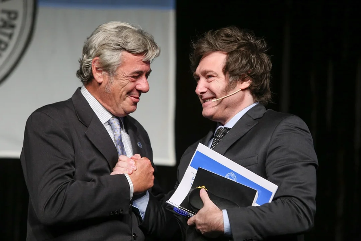 Javier Milei junto a Nicolás Pino, de la SRA. (Foto: Noticias Argentinas) Javier Milei junto a Nicolás Pino, de la SRA. (Foto: Noticias Argentinas)