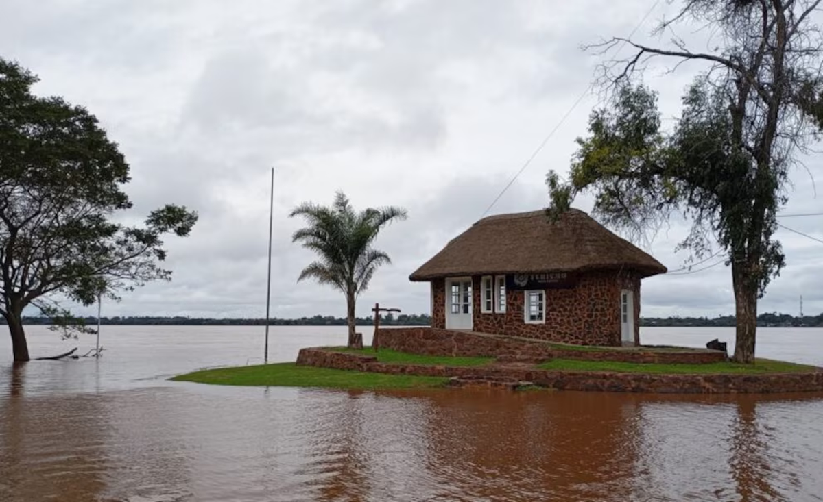 Cerraron el puerto de Monte Caseros por la crecida del río Uruguay (Foto: Infobae) Cerraron el puerto de Monte Caseros por la crecida del río Uruguay (Foto: Infobae)