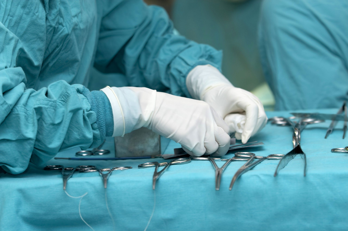 Advierten suspensión de cirugías y trasplantes por falta de insumos