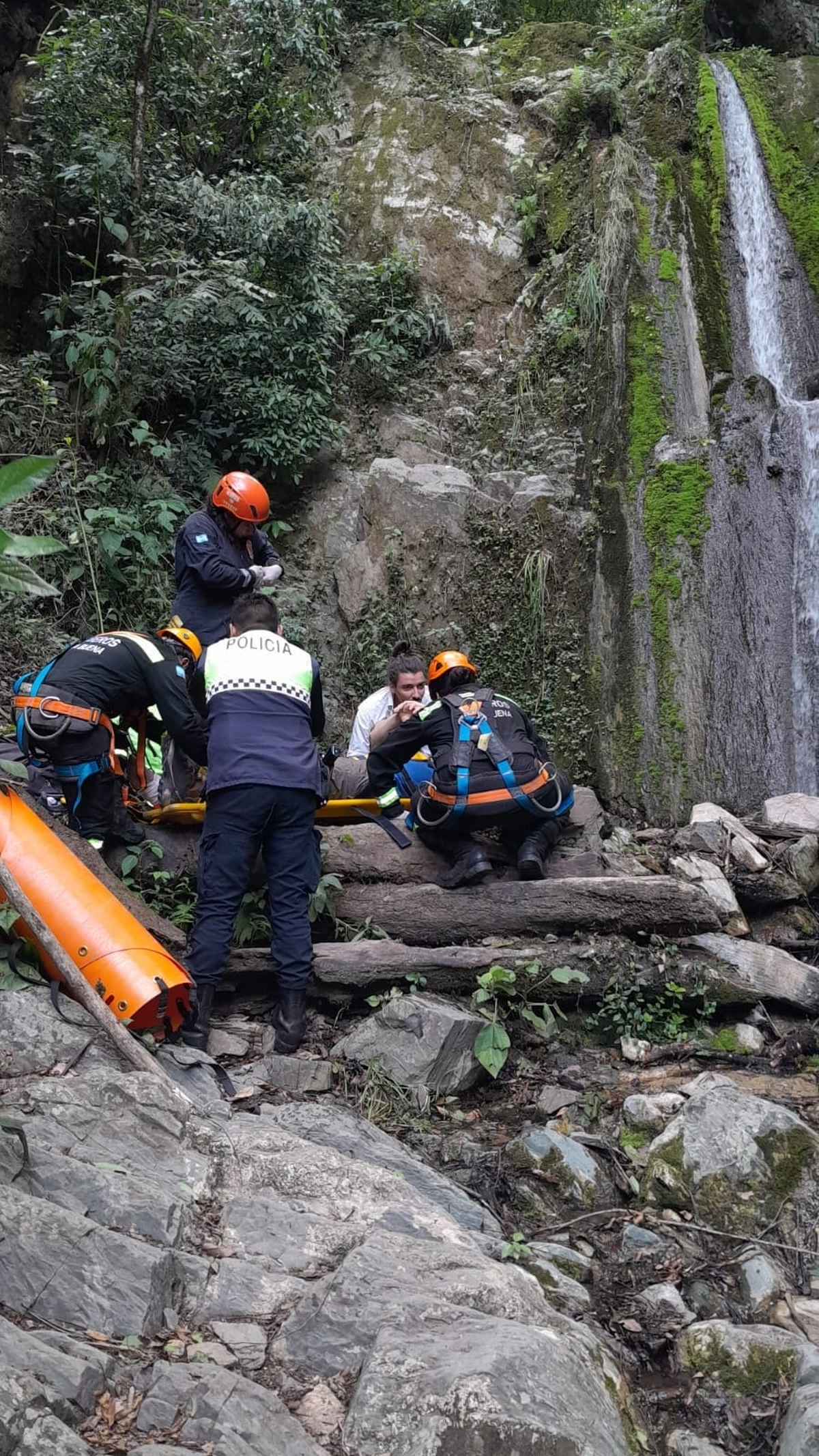 San Javier: Bomberos rescataron una persona en los senderos