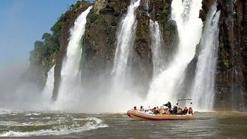 Cataratas del Iguazú: Murió un turista tras el vuelco de un bote