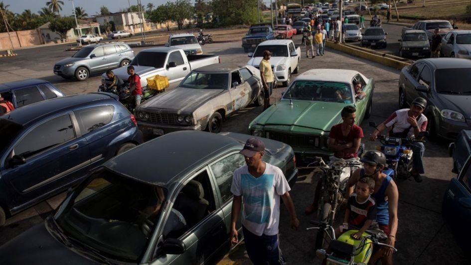 Escasez de combustible: Largas colas y varios estados afectados