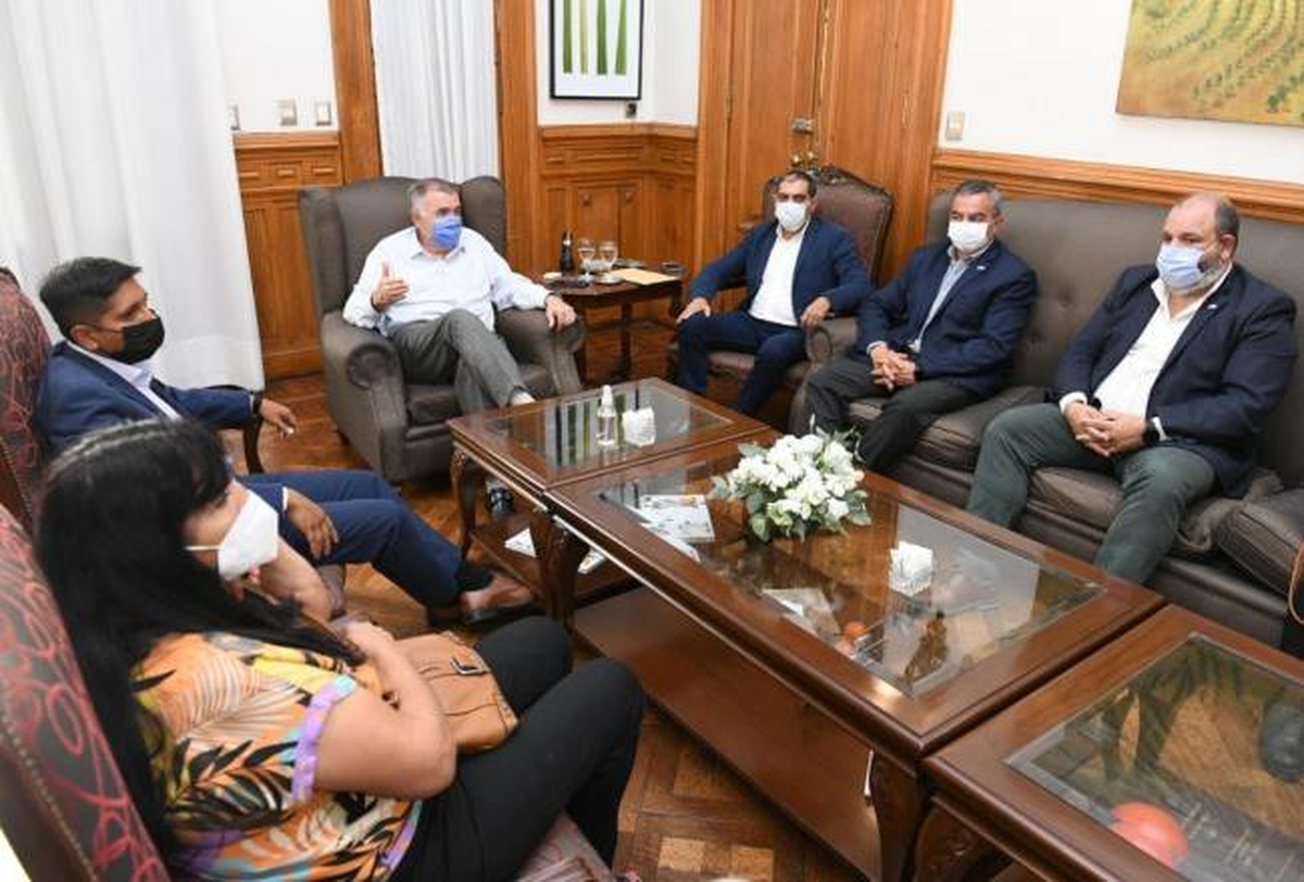 Jaldo se reunió con tabacaleros. 