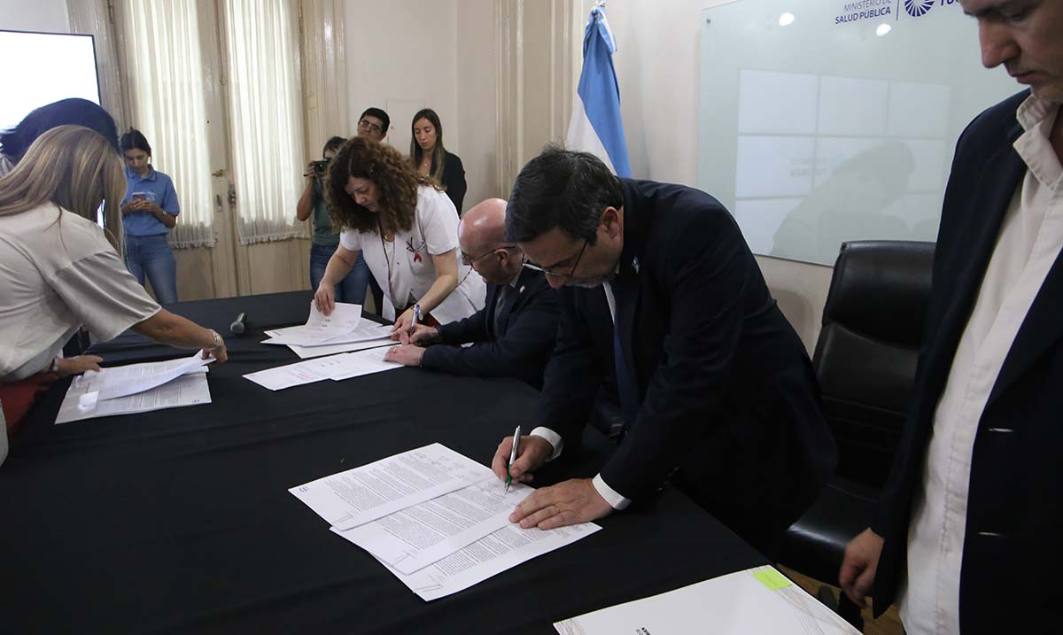 En Tucumán se firmó un convenio para la erradicación del SIDA