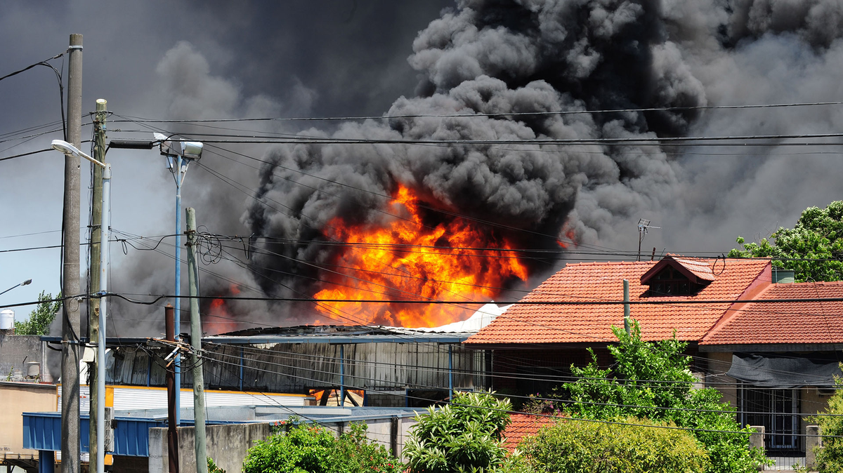 Avellaneda: Incendio en una fábrica de colchones