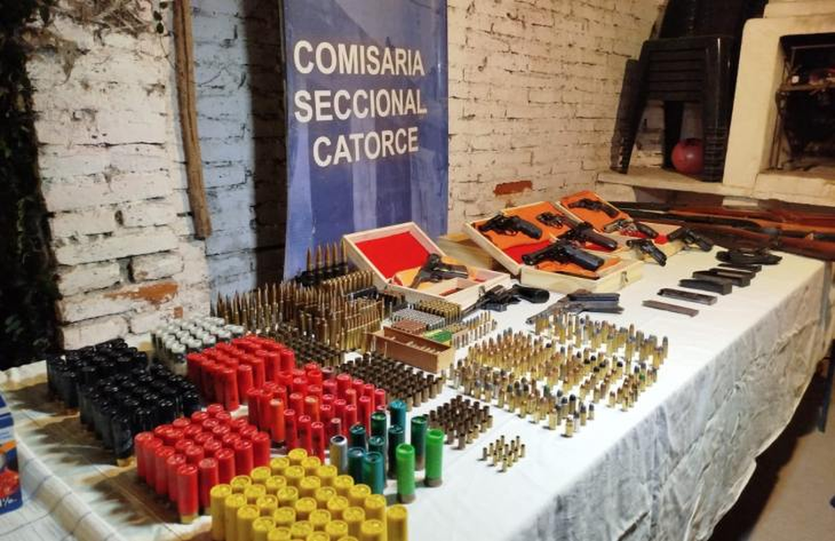 Hallaron un arsenal de armas durante allanamientos