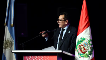 Feria del Libro: silbidos y abucheos contra el secretario de Cultura