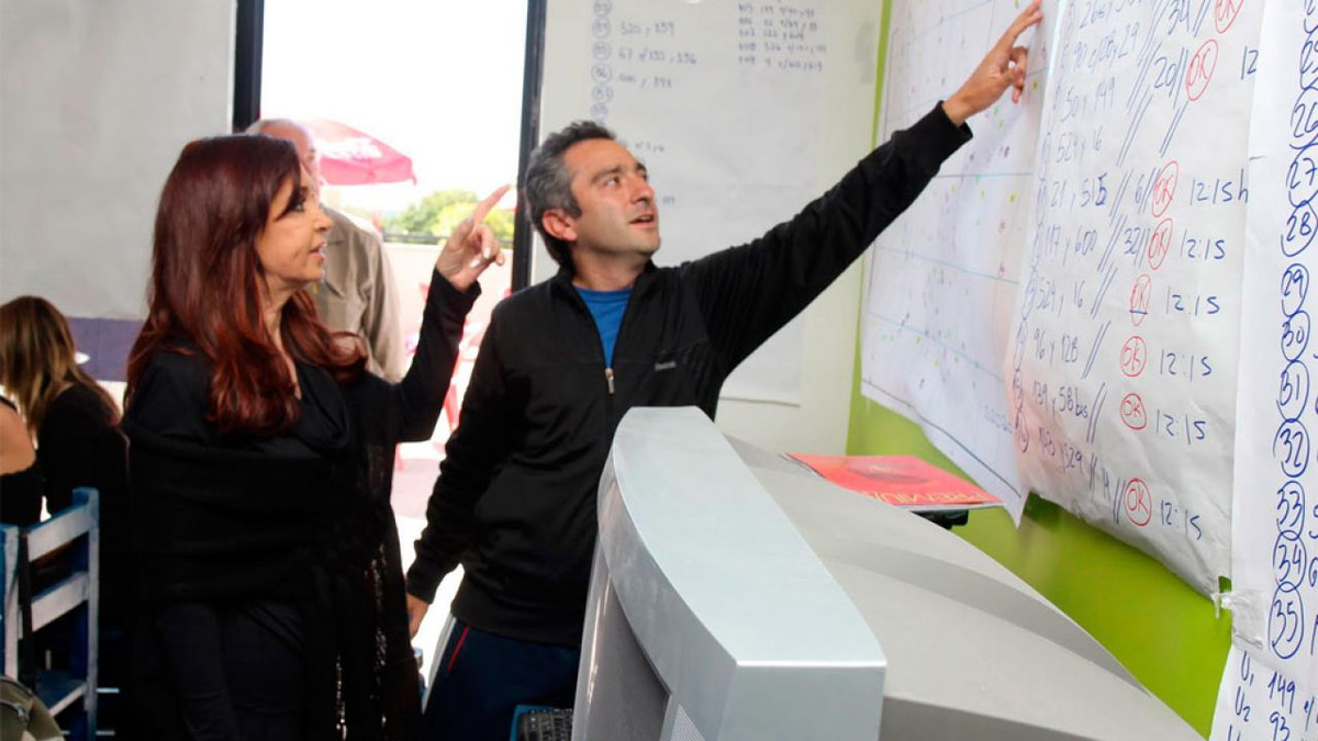 Larroque: Cristina Kirchner quiere que el pueblo sea feliz