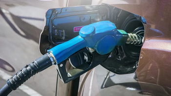 Vuelven a postergar parte del aumento del impuestos a los combustibles