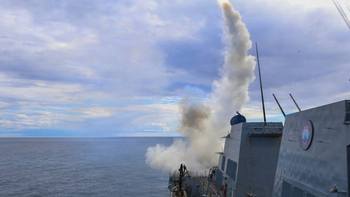 Estados Unidos hundió un buque iraní: varios muertos y más de 100 desaparecidos