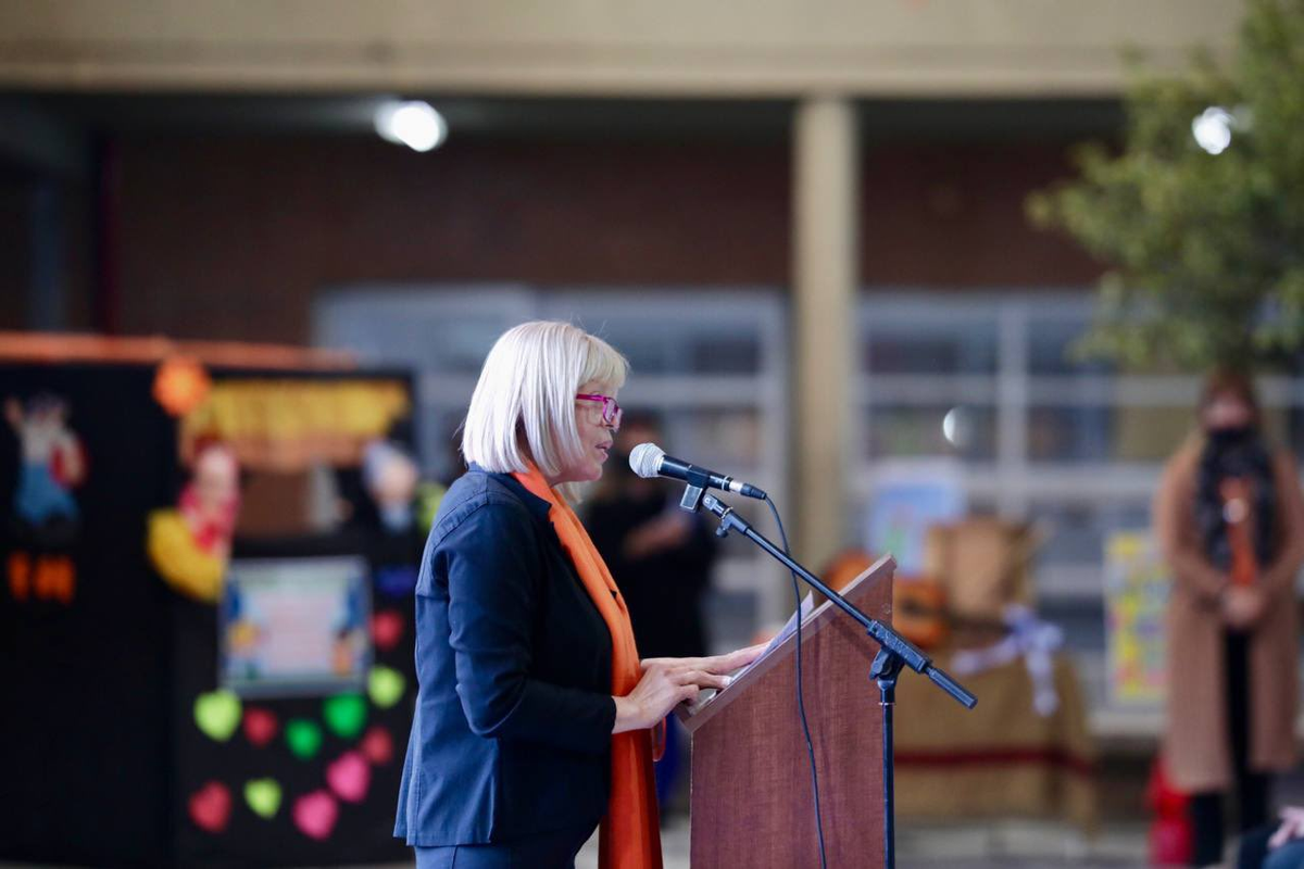 La directora de la escuela Manantiales Sur, Ramona Núñez, habló de la jornada extendida que entra en vigencia hoy.