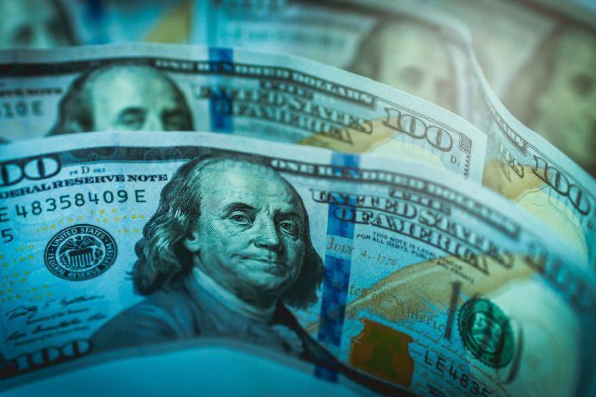 El dólar blue volvió a aumentar y marcó un nuevo récord