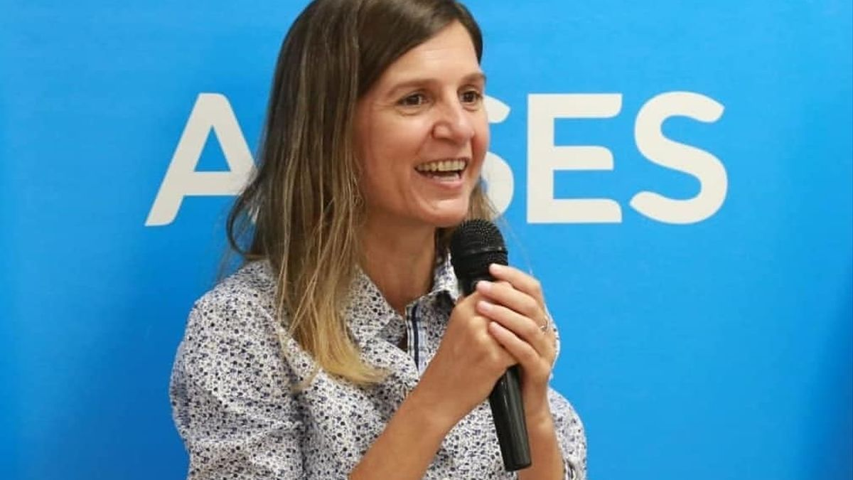 La directora de la Anses, Fernanda Raverta, llega a Tucumán